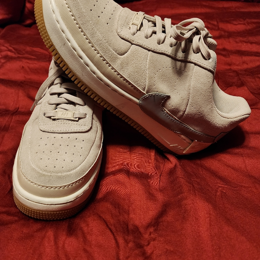 Nike Women's Air Force 1 in grey/beige and gold, size 9